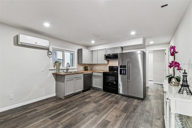 Building Photo - 1006 E 26th Ave