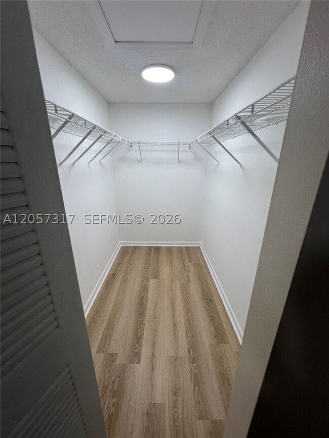 Building Photo - 202 Sable Palm Way