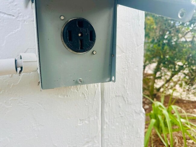 Building Photo - 7759 Great Glen Cir