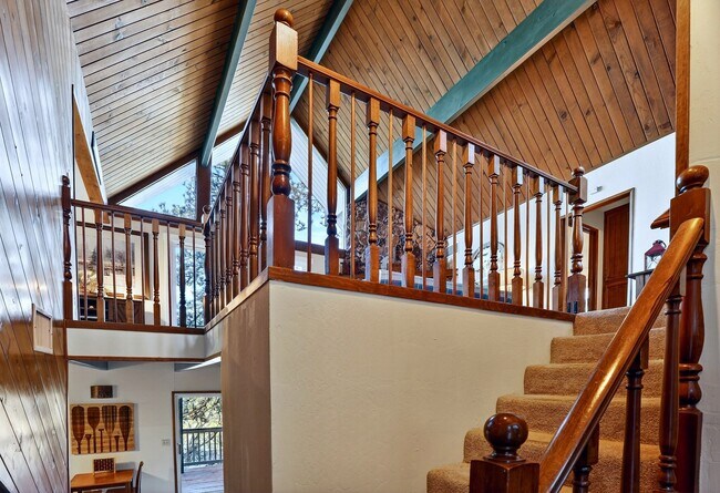 Building Photo - 26633 Thunderbird Dr