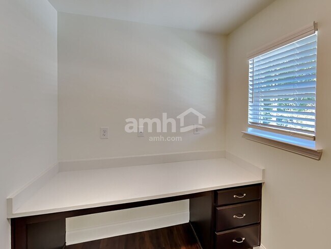 Building Photo - 1943 Windsor Park Ave