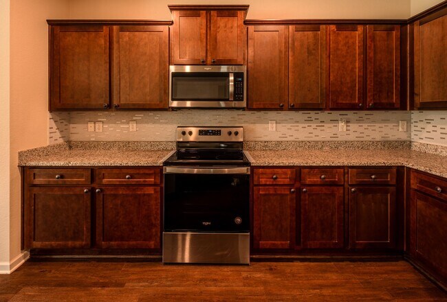 Building Photo - Move-In Ready 3BR Home | $2,100 with Lawncare or $2,000 Tenant Maintained