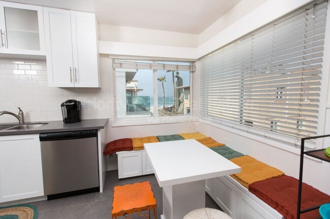 Building Photo - 713 Venice Ct.