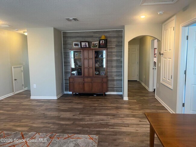 Building Photo - 4061 Dragonfly Dr