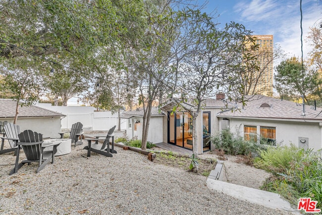 Building Photo - 3935 Kentucky Dr