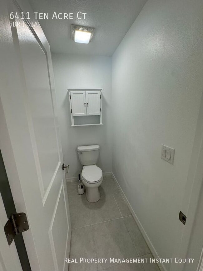 Building Photo - 6411 Ten Acre Ct