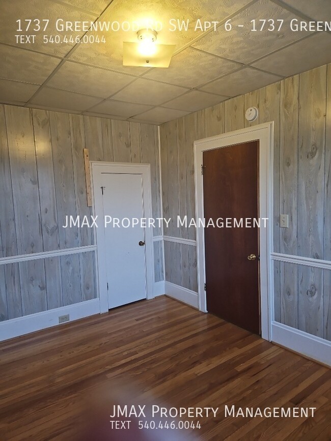 Building Photo - This property has a no security deposit op...