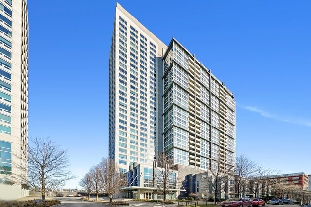 Building Photo - 1901 S Calumet Ave