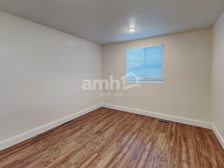 Building Photo - 3354 Fields Ave