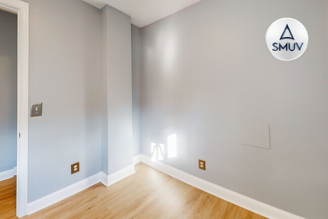 Building Photo - 501 N Belnord Ave