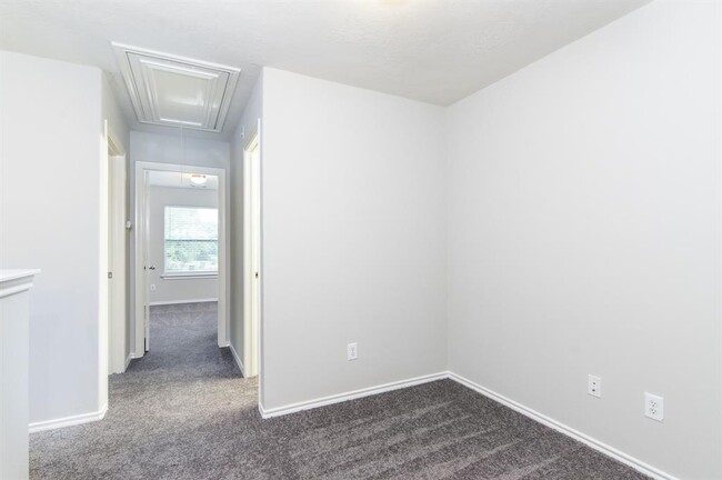 Building Photo - 215 N Burberry Park Cir