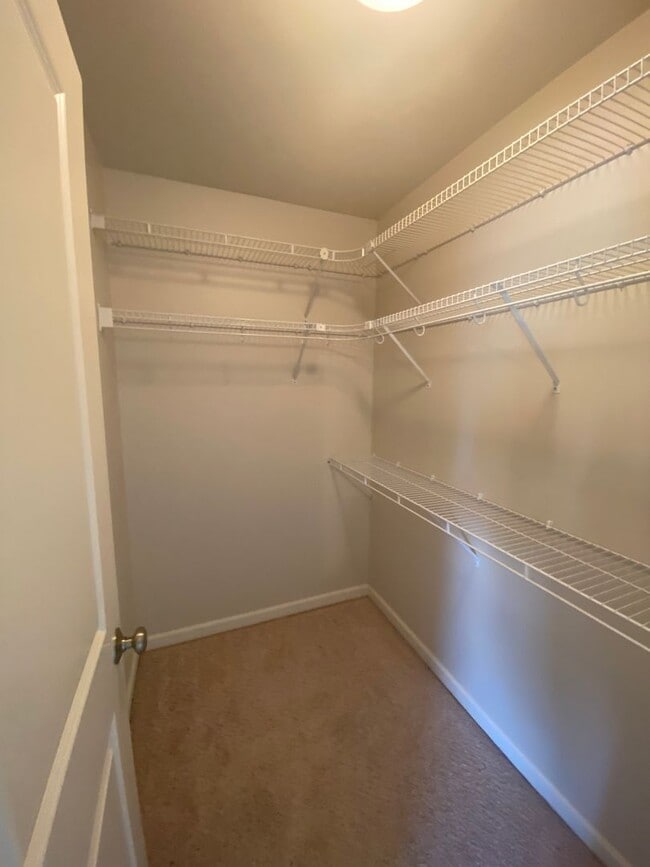 Building Photo - LARGE SINGLE FAMILY HOME ON CORNWALL (RPM#220)