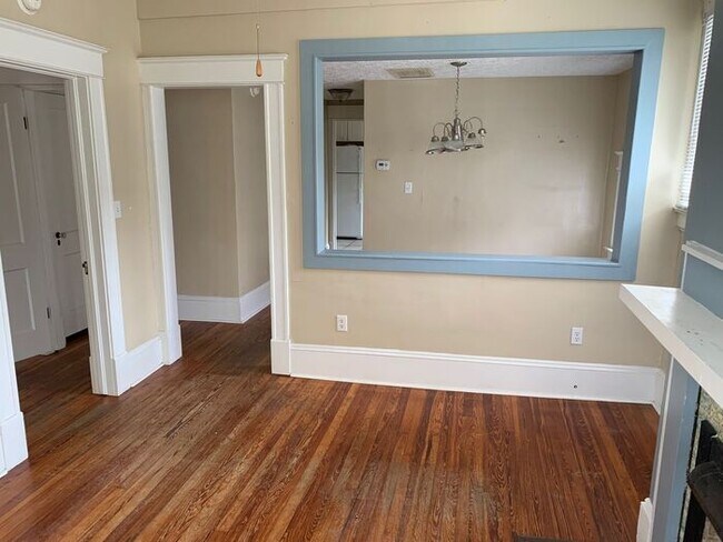 Building Photo - Beautiful Riverside Apartment - No App Fee!