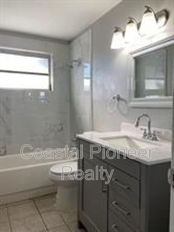 Building Photo - 1633 Marengo Dr