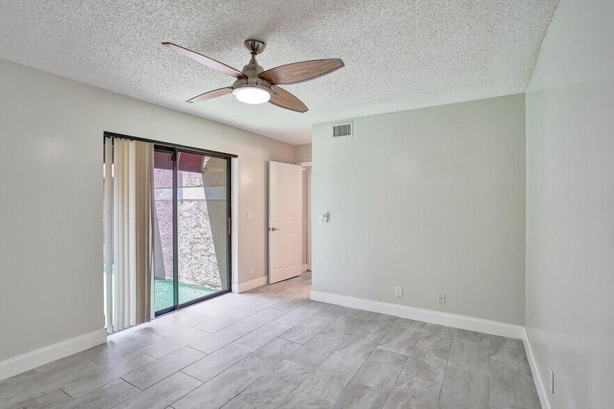 Building Photo - 4260 Village Dr