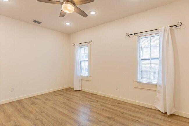 Building Photo - 1010 Burnet St