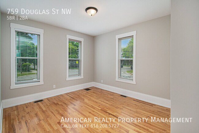 Building Photo - 759 Douglas St NW