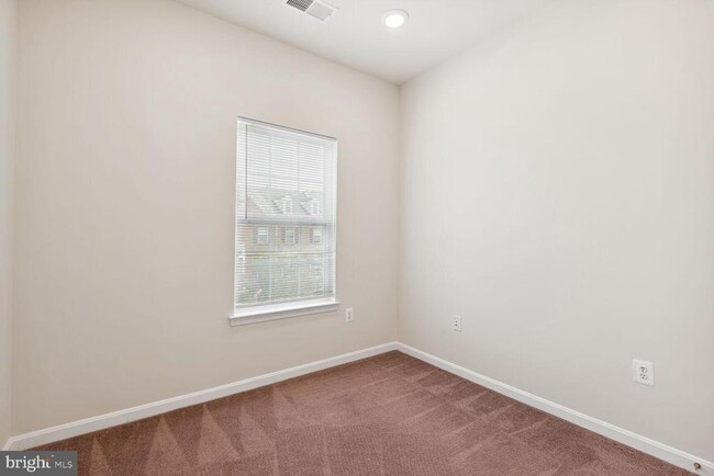 Building Photo - 24707 Kings Canyon Square