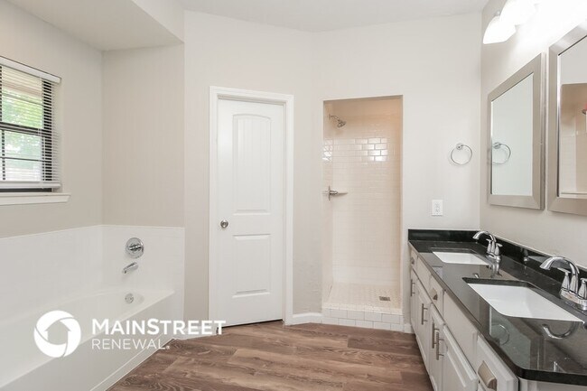 Building Photo - 400 Julie's Trail Cir