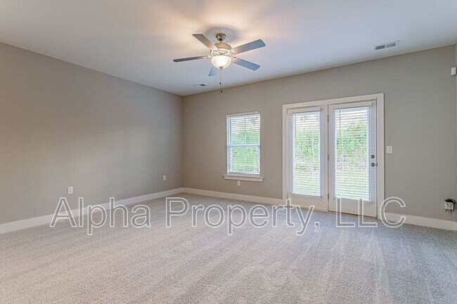 Building Photo - 112 Vly Crk Dr