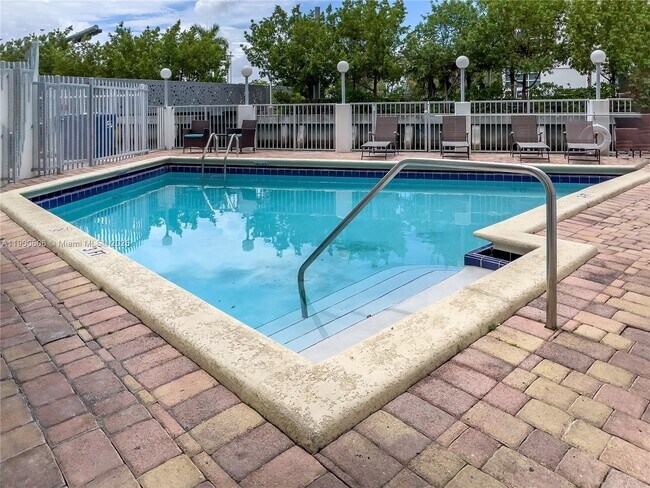 Building Photo - 1674 Bay Rd