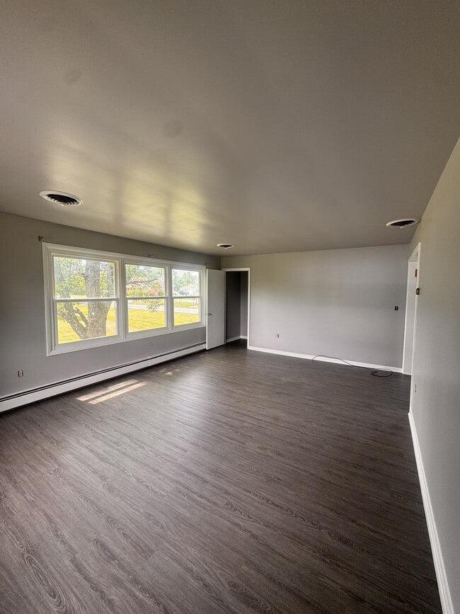 Building Photo - 10033 Jonestown Rd