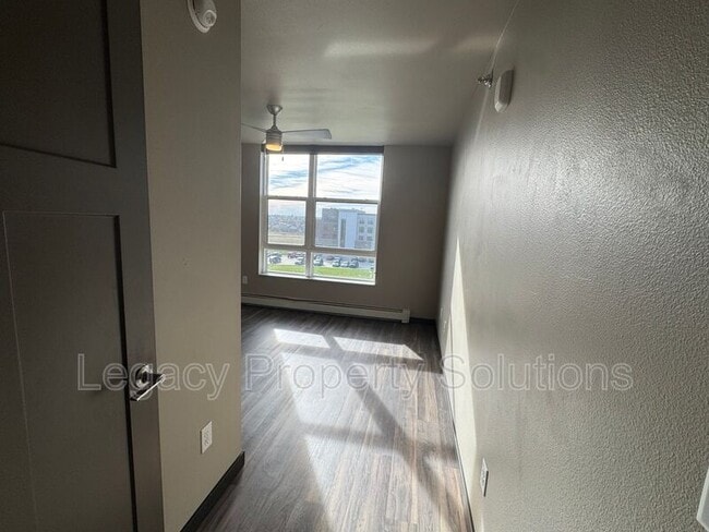 Building Photo - 226 E Greenfield Ln