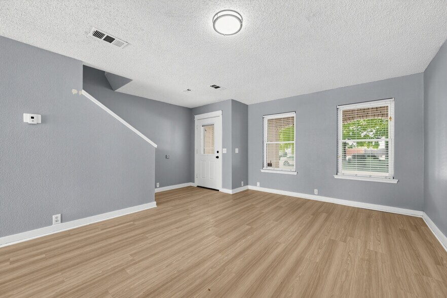 Building Photo - 3912 Sonoma Dr