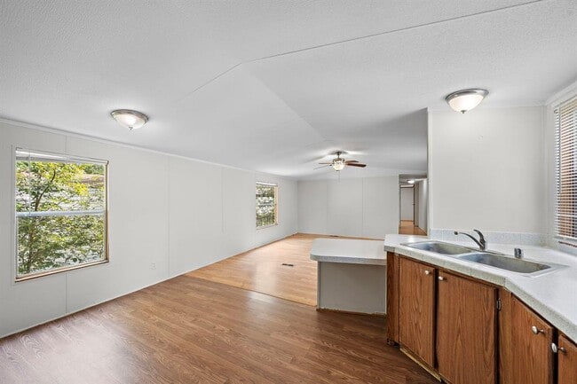 Building Photo - 14431 W Lee Shore Dr