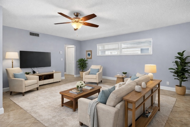 Building Photo - 18 Colonial Club Dr