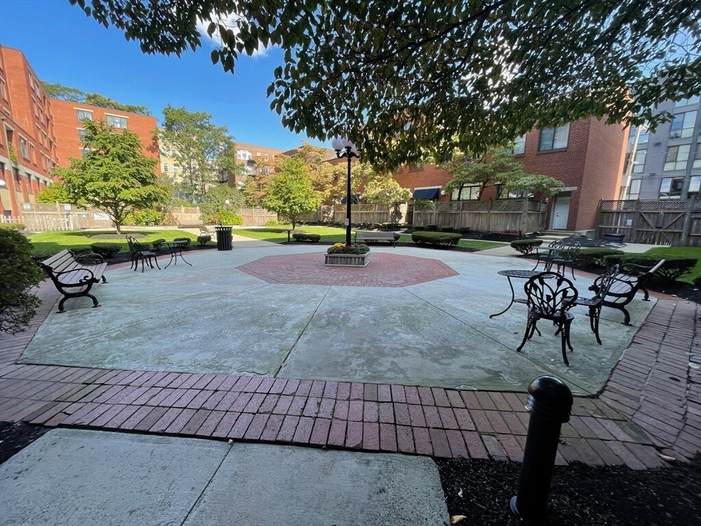 Building Photo - 85 Brainerd Rd