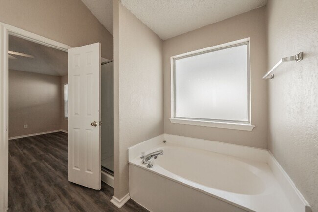 Building Photo - 1740 Cedar Tree Dr