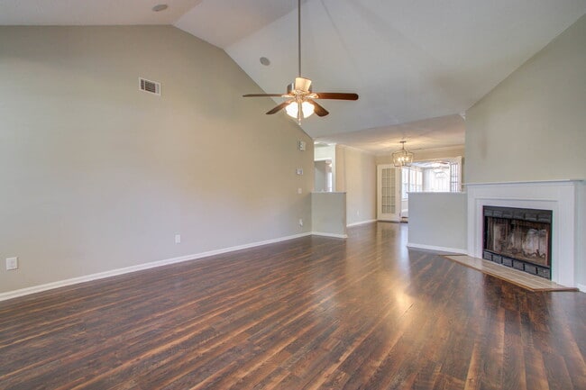 Building Photo - 156 Pecan Grove Ave