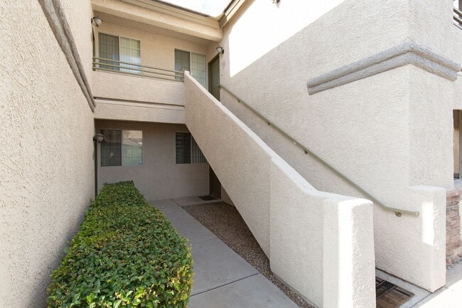 Building Photo - First floor unit in gated Summerlin community