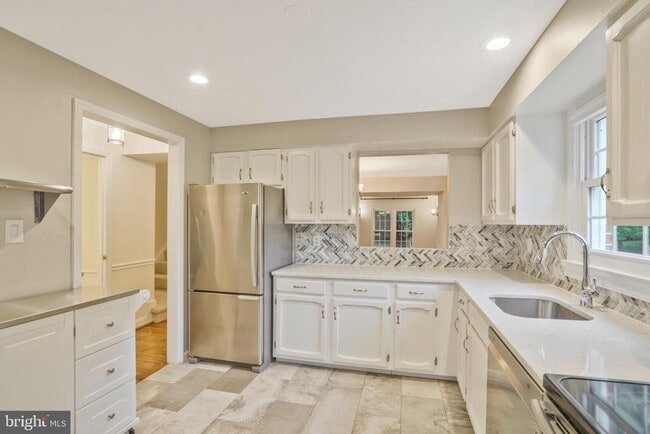 Building Photo - 14 S Manchester St