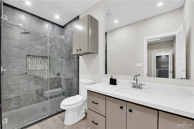 Building Photo - 1420 Providence Ave