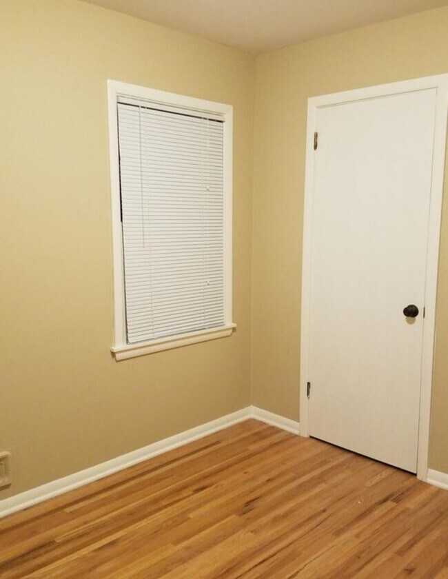 Building Photo - 10131 Girard Ave S