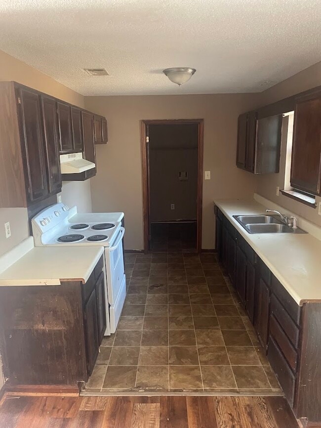 Building Photo - 2725 Yorktown Ave