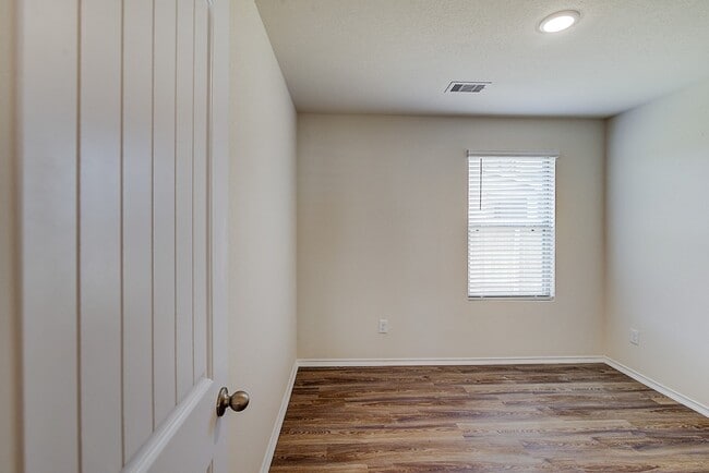 Building Photo - 14620 Wheeler Dr