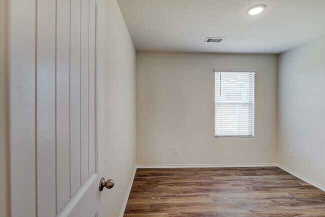 Building Photo - 14701 Homeward Ct