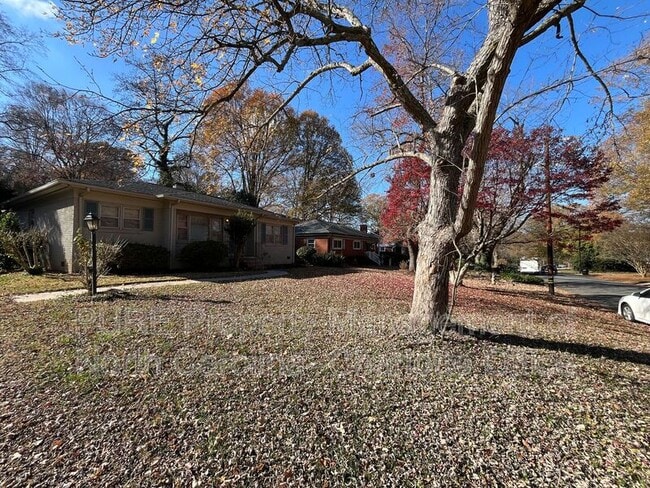 Building Photo - 1932 Sandhurst Dr