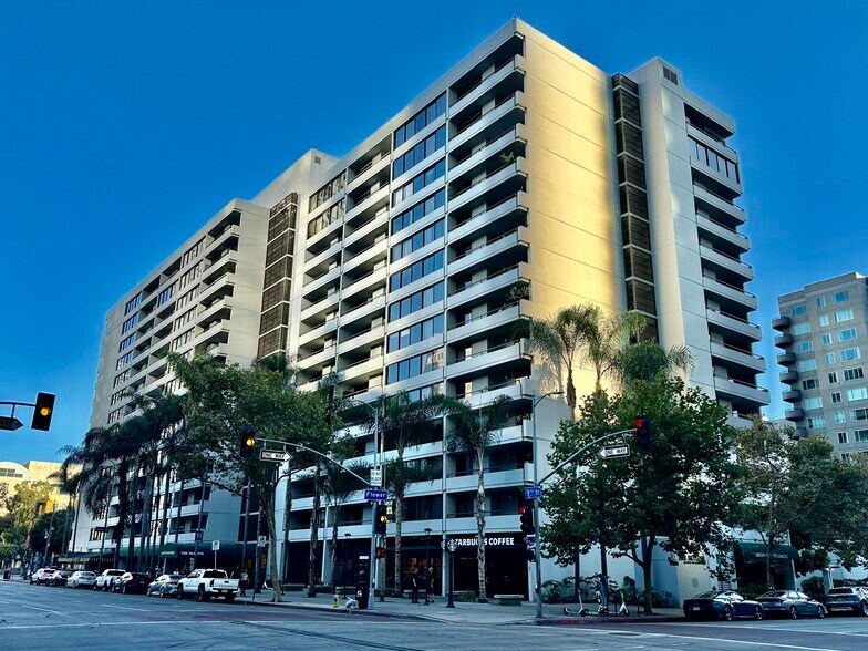 Skyline Condominiums - 600 W 9th St
