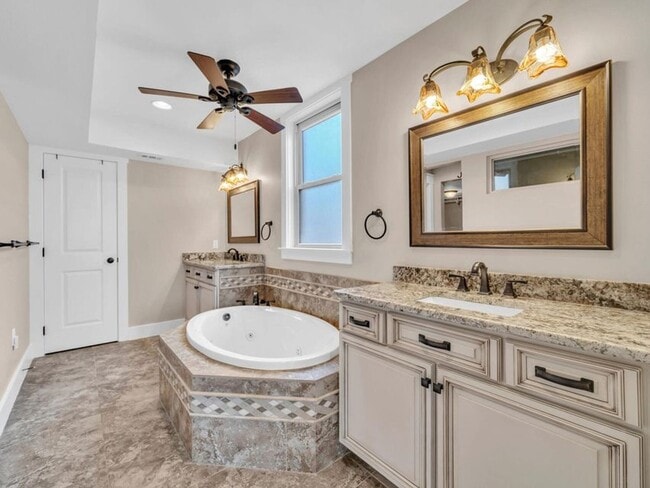 Building Photo - Waterfront Home in Niceville on the Bay wi...