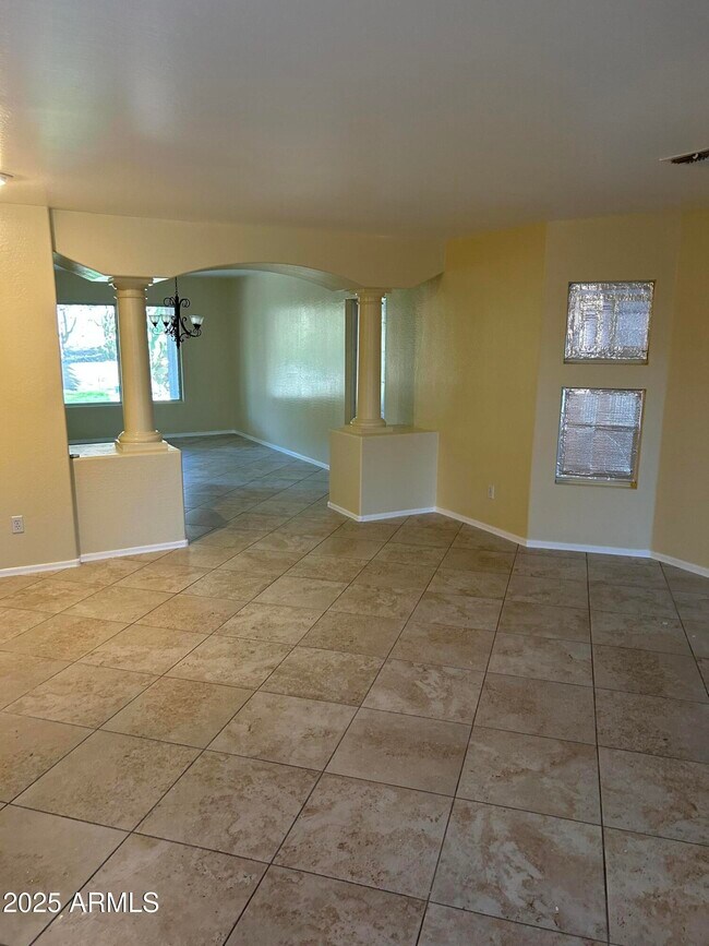 Building Photo - 6406 W El Cortez Pl