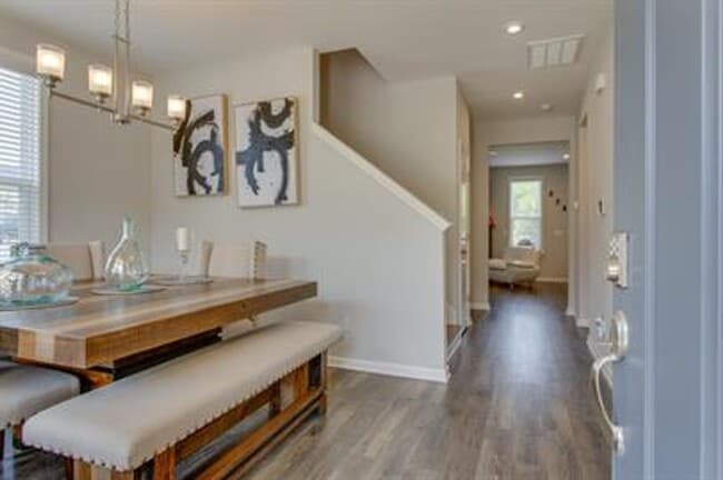 Building Photo - Beautiful Townhouse in Murfreesboro!