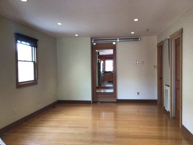 Building Photo - Perfect Entertaining Home!