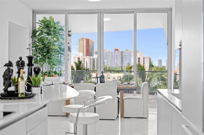 Building Photo - 16901 Collins Ave