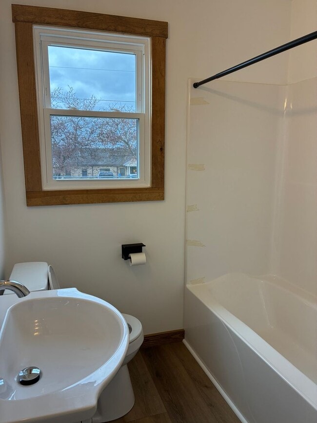 Building Photo - Fully Renovated 3 Bed 1 Bathroom Home with Open Floor Plan