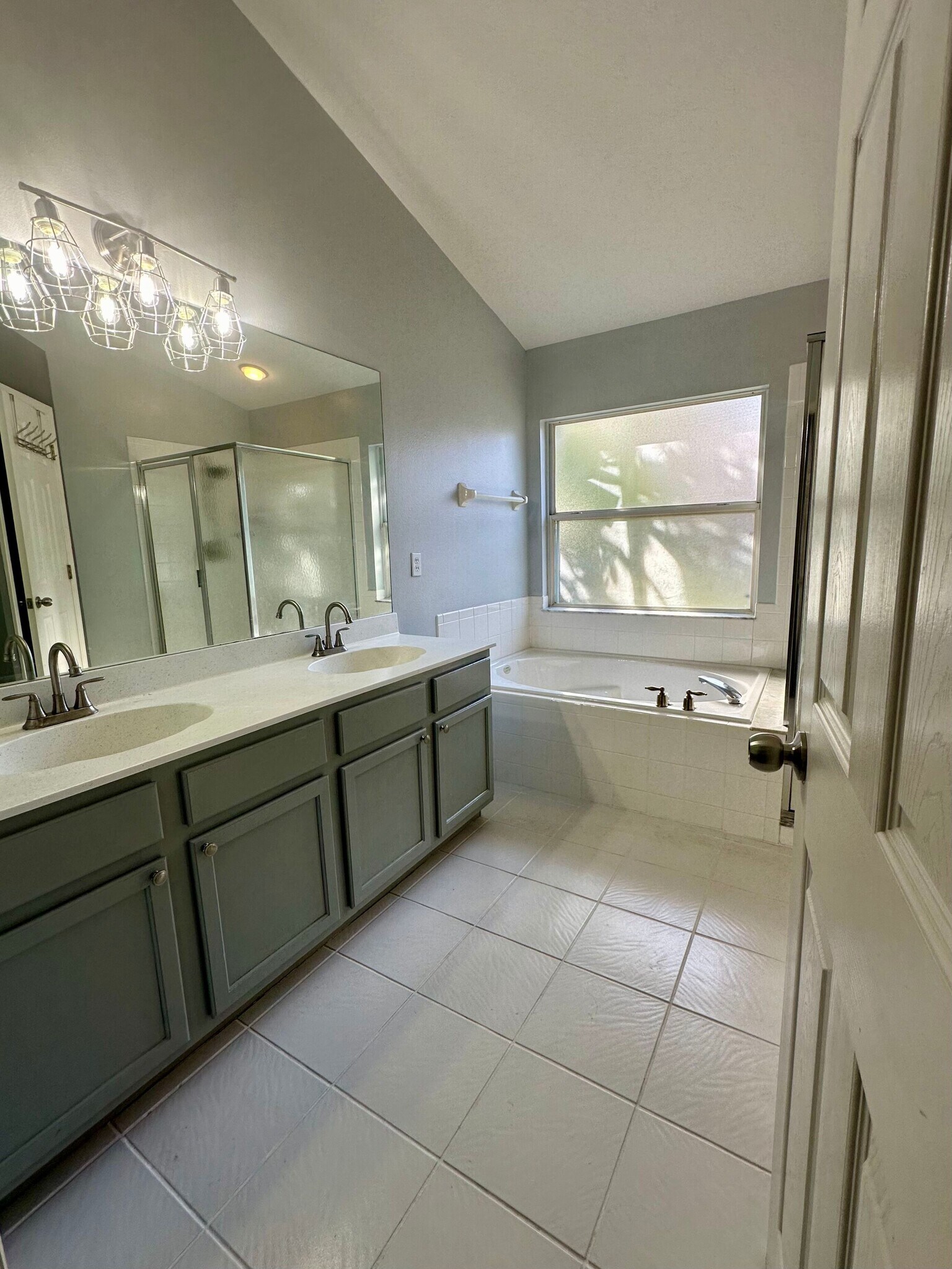 Building Photo - 10209 Rivers Trail Dr