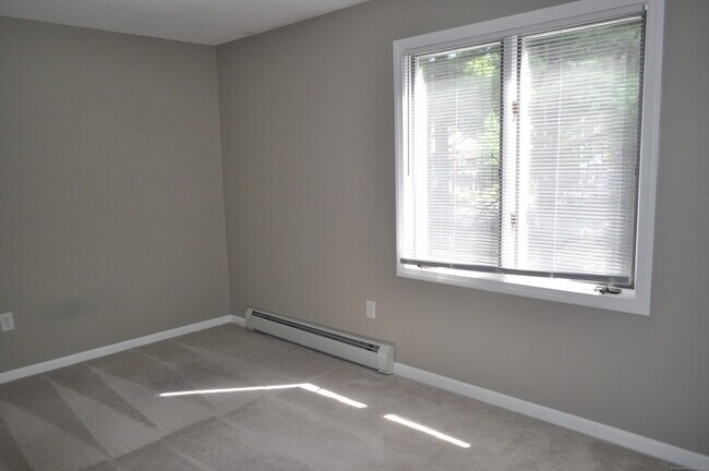 Building Photo - 110 Songbird Ln